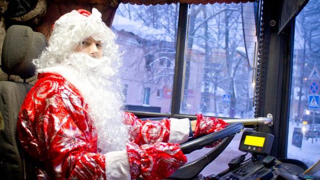 Пассажирам челябинского автобуса раздадут новогодние четверостишия