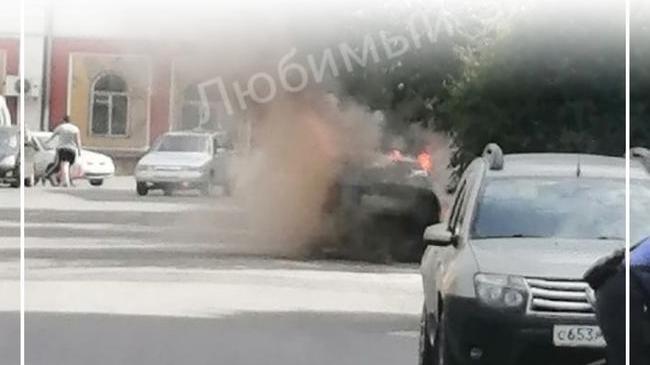 😨 Загорелся салон машины с людьми