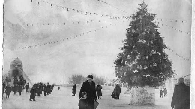 Зимние забавы в советском Челябинске: 1960-ые ❄️  А как вы развлекаетесь зимой: ходите в ледовый городок, катаетесь на санках или лыжах? 🎿