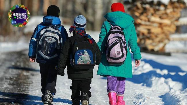 ❄ Челябинским школьникам могут продлить каникулы из-за морозов.