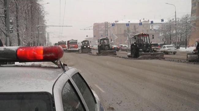 Мэрия Челябинска опубликовала кадры, как вчера боролись со снегом