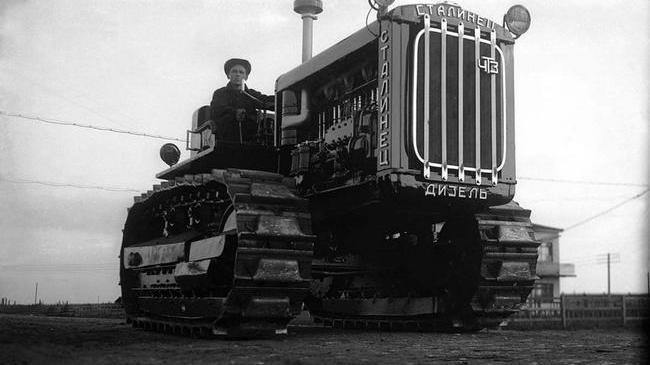 📅 30 марта 1940, ровно 81 год назад, с конвейера ЧТЗ сошел 100 тысячный трактор 🚜. 