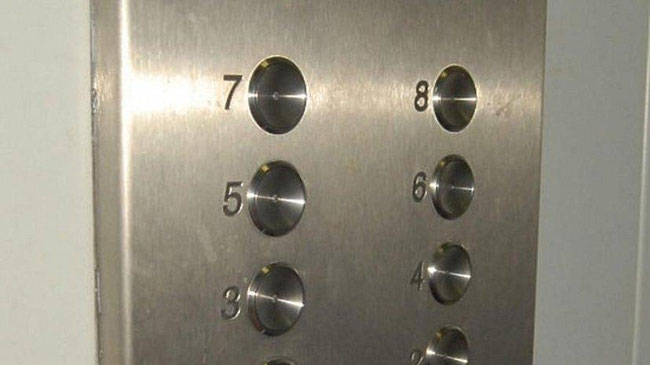 Два подростка подожгли себя в лифте «многоэтажки» в Златоусте 