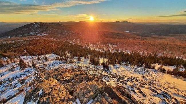 Хребет Уреньга в лучах закатного солнца 😍 Невероятная красота!