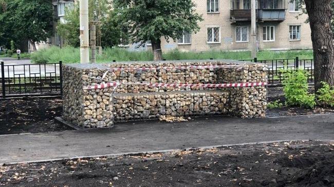 Суровая Челябинска лавочка 😬.