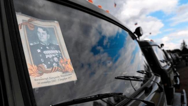 👮‍♂В МВД пообещали не наказывать за портреты ветеранов на машинах
