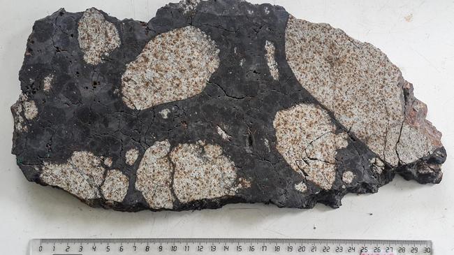 Пропажа осколка метеорита из музея переросла в дело против челябинского геолога