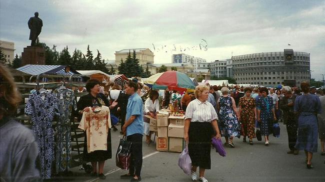 Рынок на площади Революции, 90-ые гг.