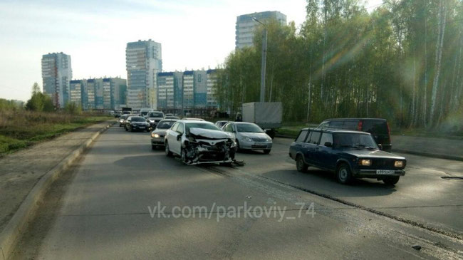 В Челябинске из-за лобового ДТП образовалась пробка