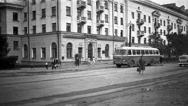 Улица СВободы недалеко от вокзала, 1965 год.