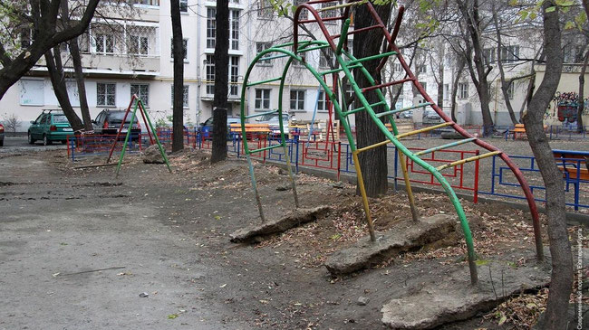 Опасные детские площадки нашли в Сосновском районе.