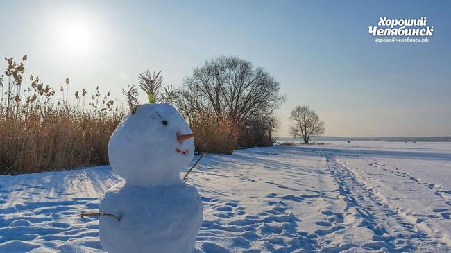 ❄ Веселый снеговик желает всем хорошего вечера. Опишите стикером, как у вас проходит эта суббота?