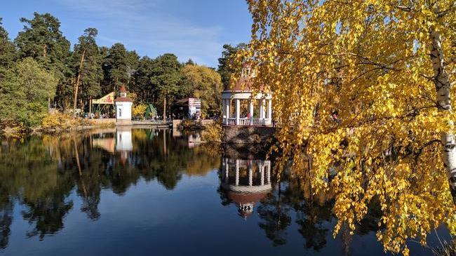 Ну, что, бабье лето решило в очередной раз вернуться! ☀ В Челябинске тепло, солнечно и выходные! 😎 Идеальная осень! 🍂 
