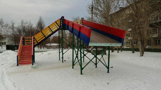 Жителей Челябинской области удивила детская горка