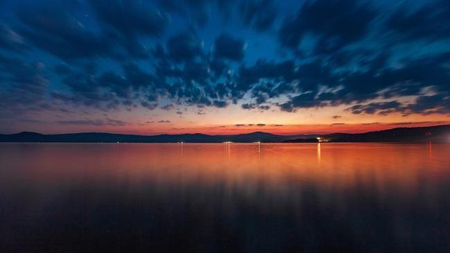 🌇 Шикарный закат на озере Тургояк. ❓ А как вы проводите этот вечер? 