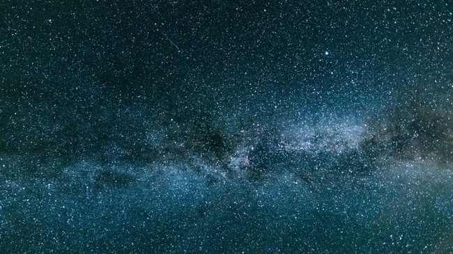🌌 Сегодня ночью челябинцы смогут увидеть метеорный поток Урсиды, который исходит из созвездия Малой Медведицы