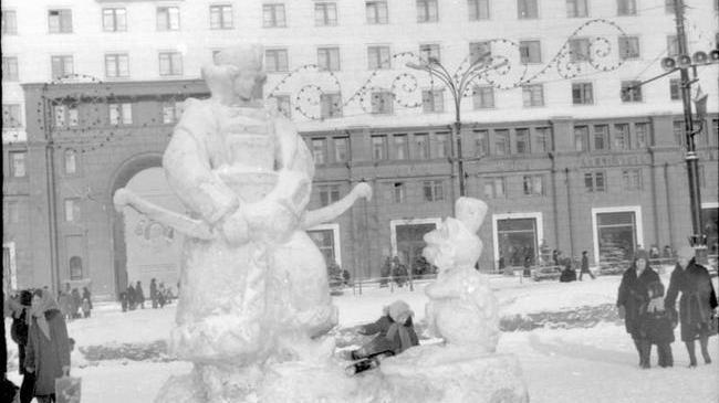 ❄ Ледовый городок 1980 года. Фото, сделанные в декабре 1979 - январе 1980 годов Елисеенко В.Г. 