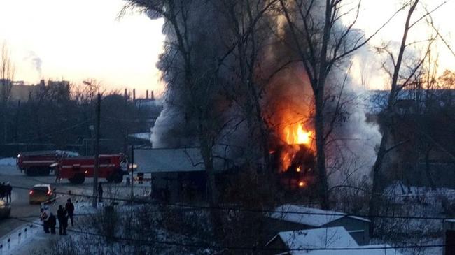 В Челябинске недалеко от ТК «Лента» сгорел автосервис