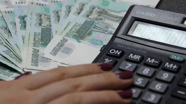 Роструд объяснил, как начислят зарплату после длинных праздничных выходных