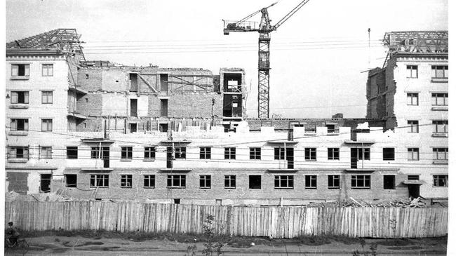 Строительство 5-этажного дома по ул. Воровского. Кто-нибудь узнал свой дом? 