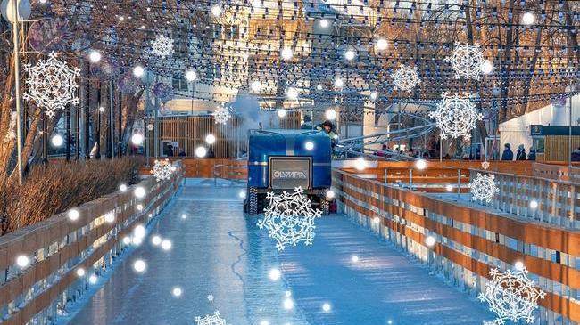 ⛸️ В Челябинске из-за снегопада пришлось закрыть коньки на открытом воздухе