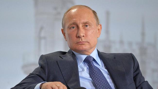 Челябинцы готовятся встретить Путина с противогазами на лицах