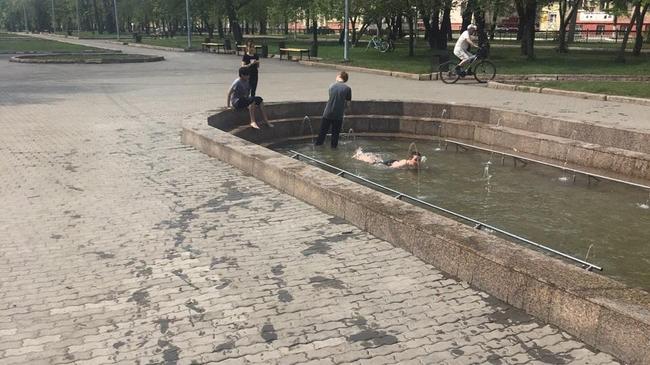  В Челябинске разрушается фонтан, отреставрированный месяц назад