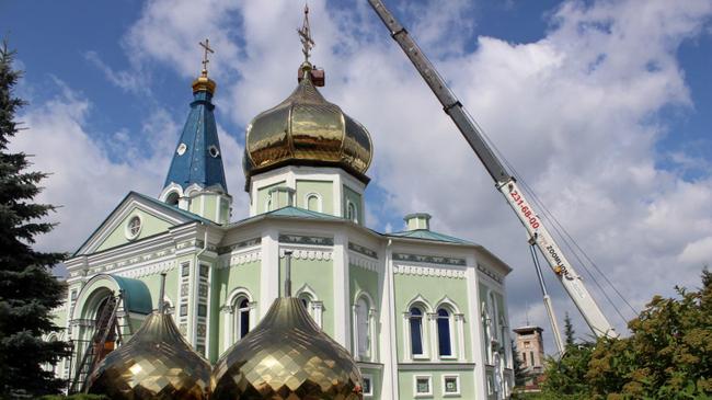 На Свято-Симеоновском соборе установили титановые купола