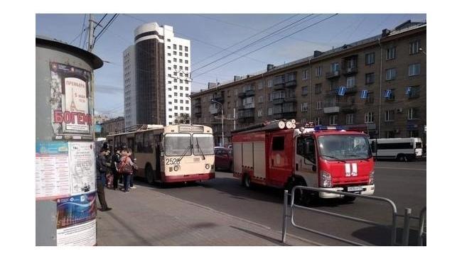 В центре Челябинска загорелся троллейбус
