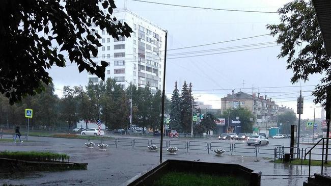Всемирный потоп в Челябинске! Друзья, вчера днем и сегодня ближе к ночи наш город поплыл! 