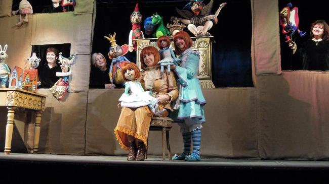 Кукольный спектакль: Приключения Алисы в стране чудес