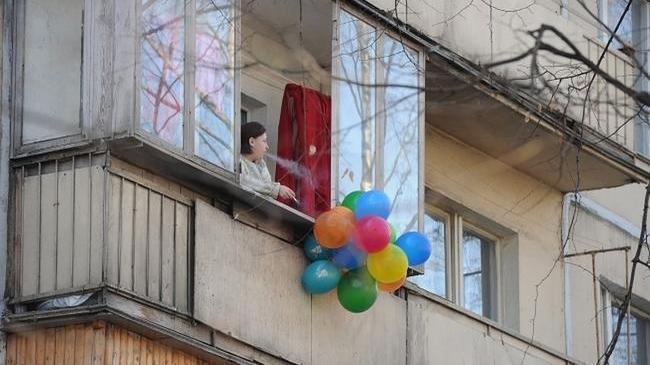 "Подымила!". Жительницу Снежинска оштрафовали за курение на балконе