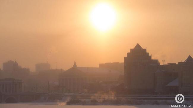 Жители Челябинска и пригорода жалуются на дым и запах серы - объявлен режим НМУ.