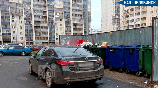 🚘 В Челябинске началась борьба с автопарковками у мусорных контейнеров