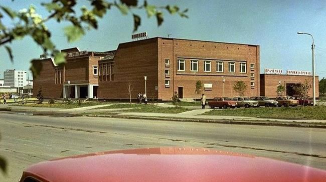 Кто узнал здание? Фото 80-х годов.