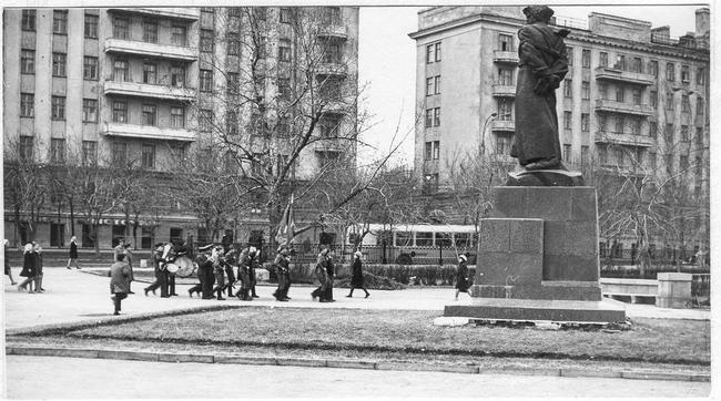 Алое поле: 70-ые года. 