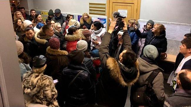 Политическое шоу в мэрии Челябинска устроили экоактивисты двух движений