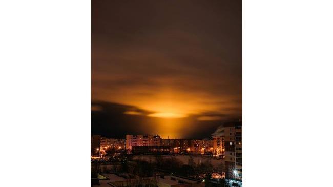 Челябинск. Та самая, известная каждому челябинцу, ядерная желтая подсветка города...