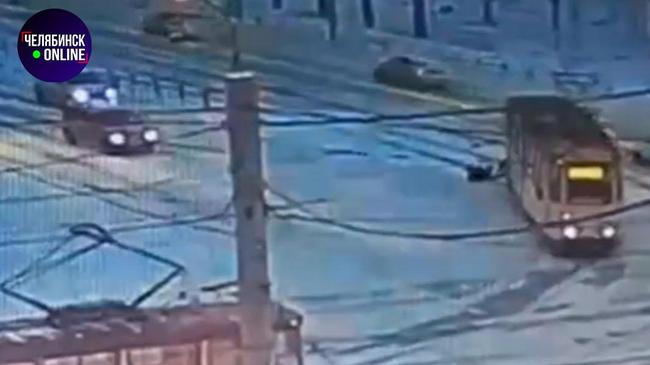 🚋 В Челябинске трамвай зажал ногу пассажиру и протащил по земле