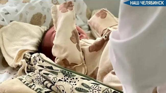 👶 В Челябинске женщина родила сына прямо в машине скорой помощи