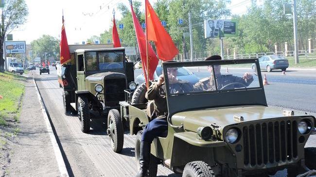 Автопробег ретро-машин, концерт и салют: как в Челябинске поздравили ветеранов 