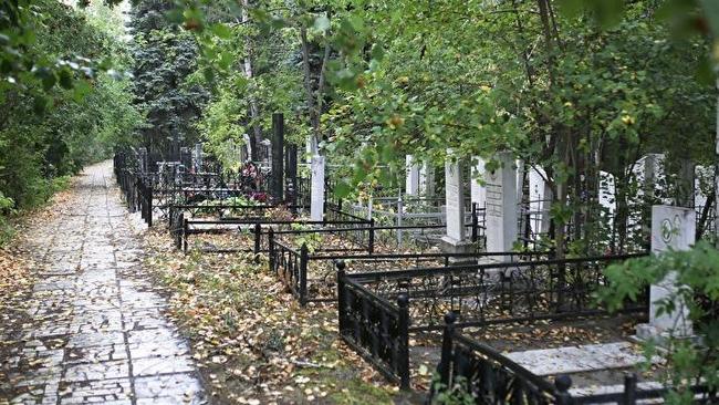 Свободных мест нет. В Челябинске официально закрыли Цинковое кладбище. Где будут хоронить умерших?