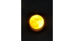 🌕 Огромная Луна взошла над Челябинском минувшей ночью 