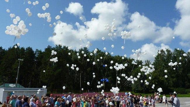 Южноуральцы запустили тысячи воздушных шаров в память о 10-летнем мальчике из Каслей