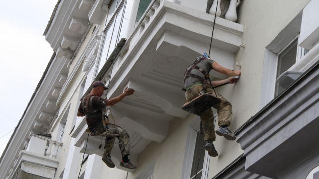 Балконы дома в центре Челябинска могут демонтировать перед саммитами