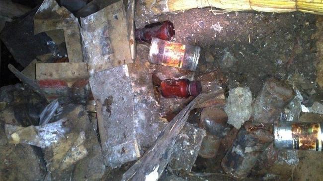 Житель Златоуста случайно нашёл в погребе склад опасных химикатов