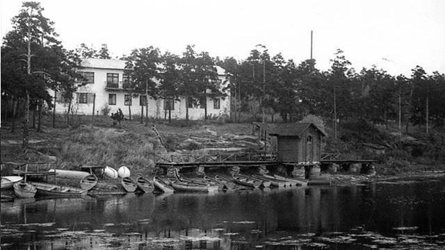 Дом отдыха Шершни, 60е годы. Находился в районе Монахов, на берегу реки, почти сразу после плотины. А вы отдыхали в нем?