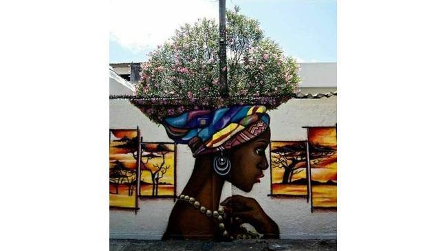 🌷 Художники Челябинска создали необычную композицию, состоящую из граффити и ветвей дикого винограда 🍇 