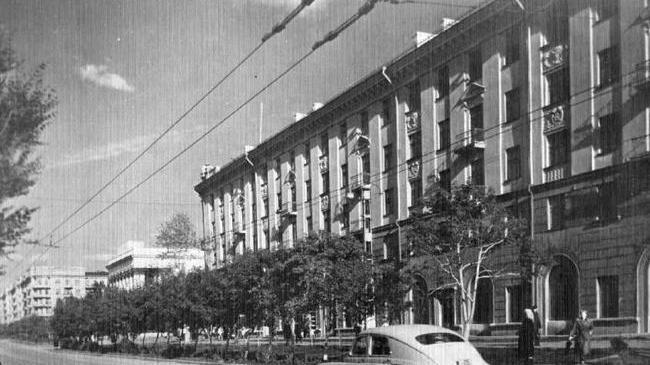 Здания на проспекте Ленина