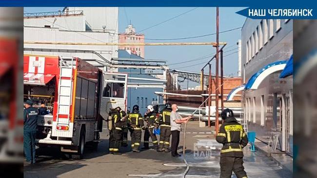 ⚡🔥 В Челябинске сотрудников "Макфы" эвакуировали из-за пожара. ЧП произошло сегодня утром, 20 августа. ❗ Больше фото в источнике поста 👇🏻